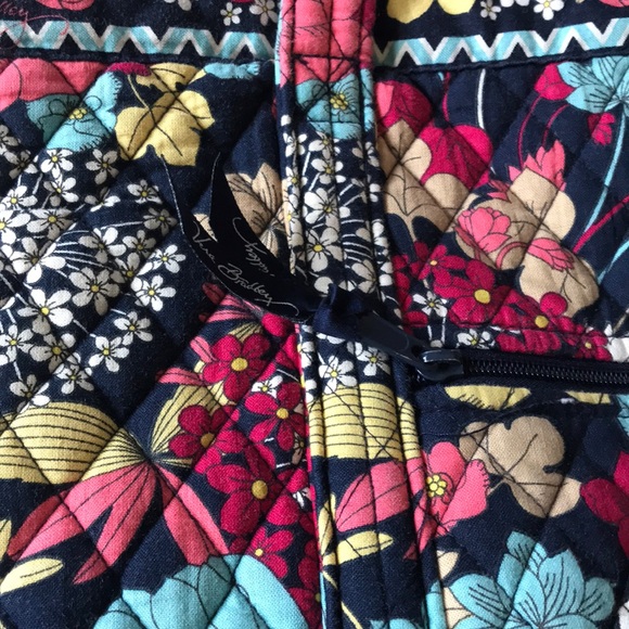 Large Vera Bradley tote in GUC. Lots of pockets! - Picture 6 of 7